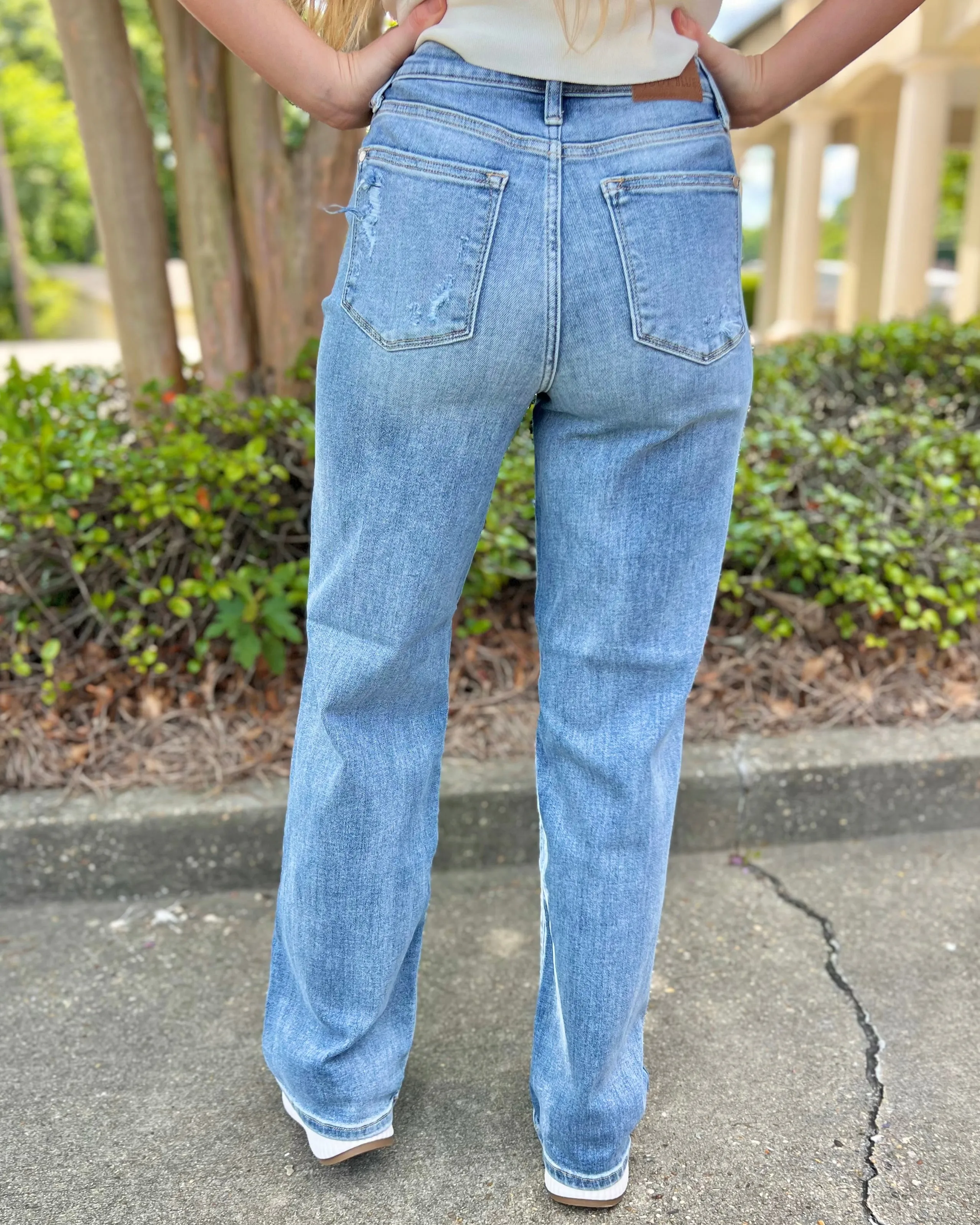 In The Middle Judy Blue High Waist Light Wash Straight Leg Jeans