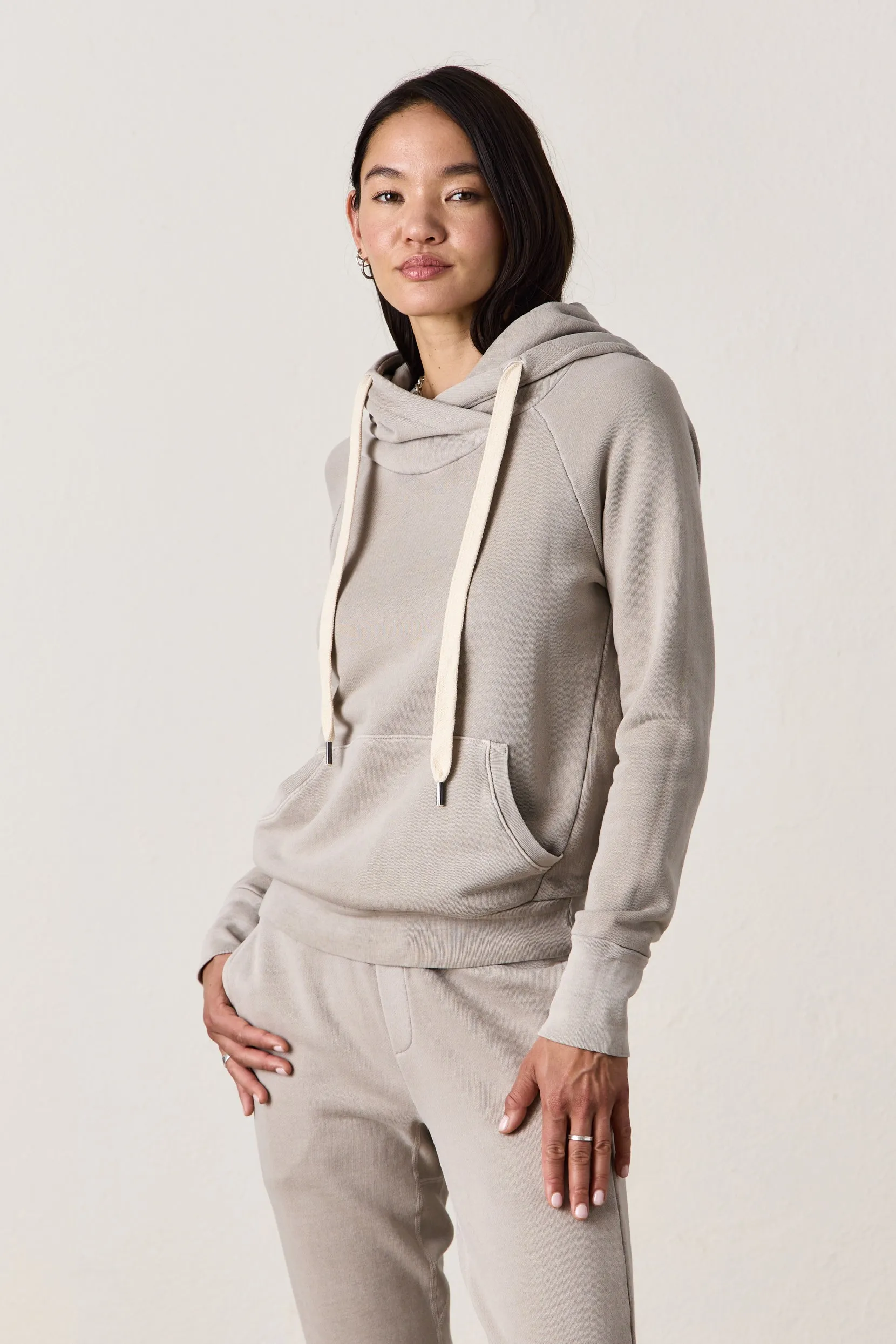 LISSE FITTED PULLOVER HOODY / BEACHWOOD