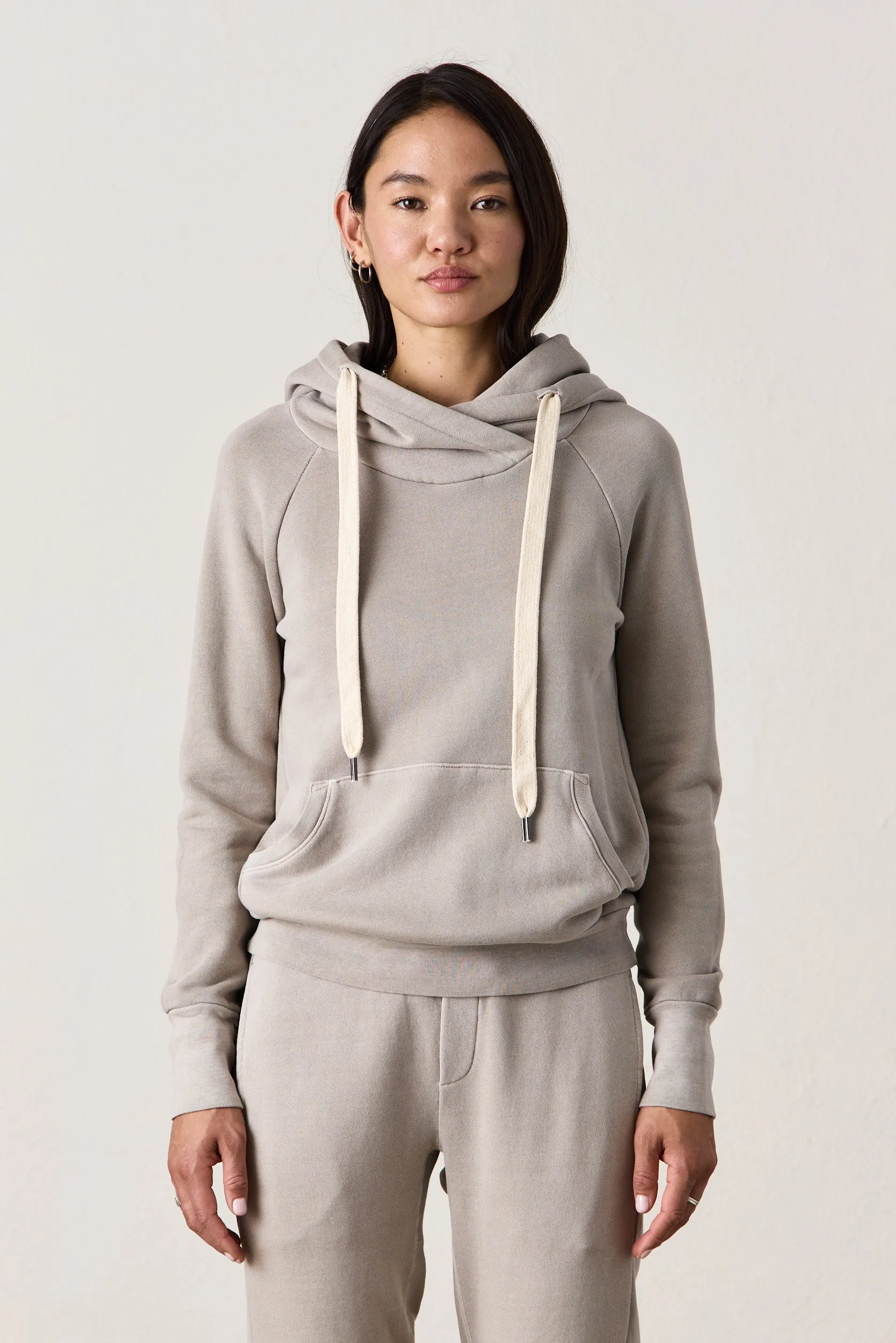 LISSE FITTED PULLOVER HOODY / BEACHWOOD