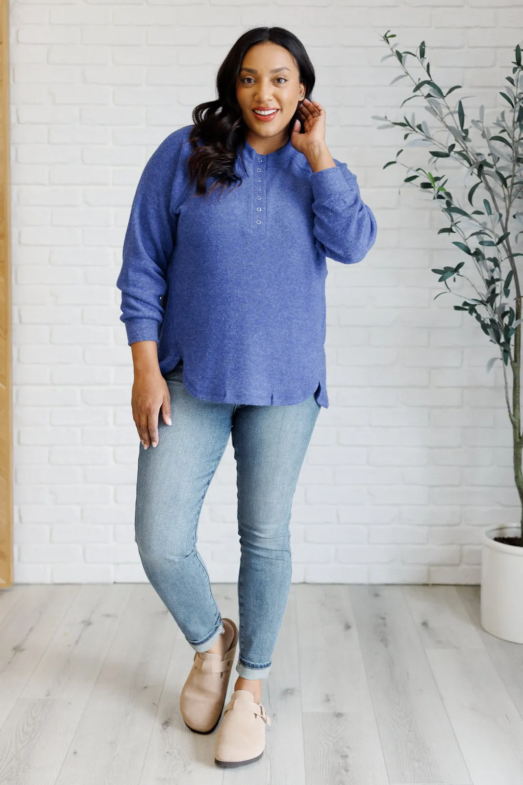ONLINE EXCLUSIVE Keeping it Real Brushed Melange Hacci Long Sleeve Tee in Bright Blue